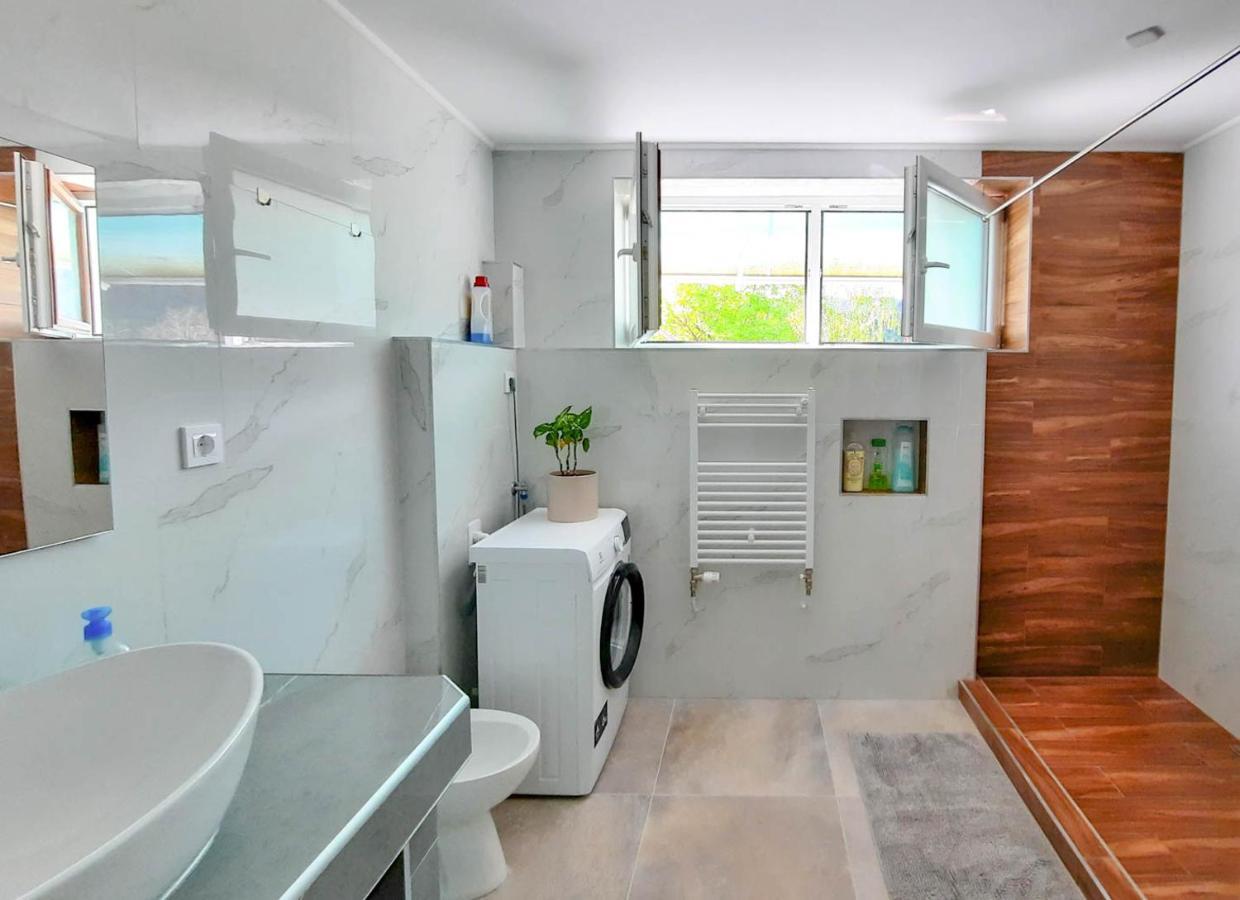 בלד Deerwood Villa-Modern Cozy Apartment With Castle View מראה חיצוני תמונה